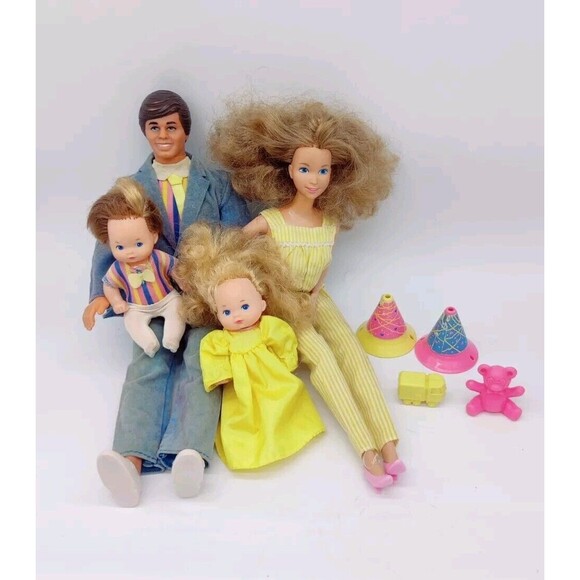 Vintage 1986 The Heart Family Suprise Party Deluxe Set #2383  Dad Mom Kids Dolls - Picture 3 of 16